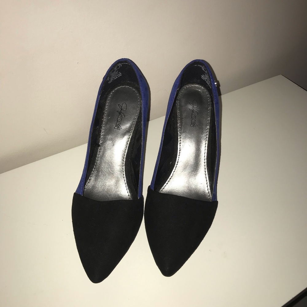Jaclyn Smith - Black and blue heels